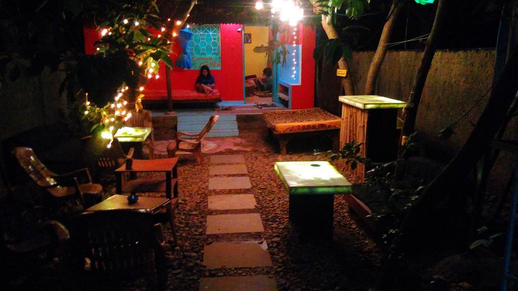 Bricks And Bamboo Hostel Анджуна Екстериор снимка